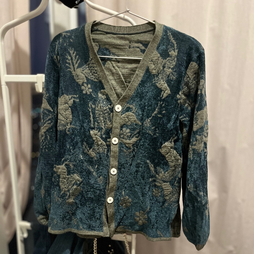 Chinese style sweater.